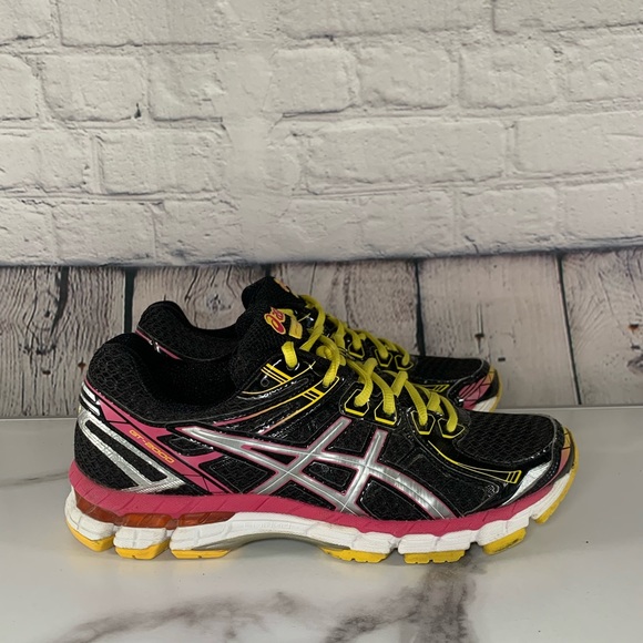 Asics Shoes - ASICS GT-2000 Women’s Shoes Sz 8.5 (T3P8N)
